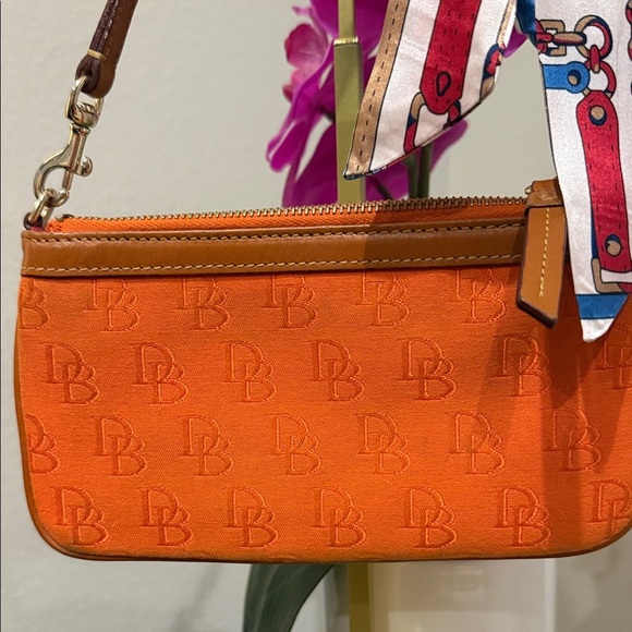Dooney & Bourke Vibrant Orange Wristlet wallet bag designer purse vintage scarf - Picture 4 of 9